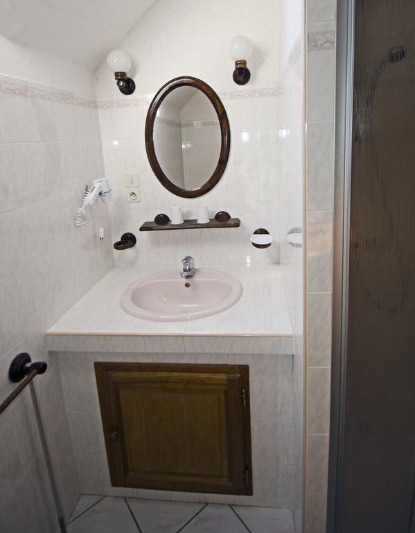 La Table Du Chaffour Hotel Saint-Geniès-Bellevue Екстериор снимка